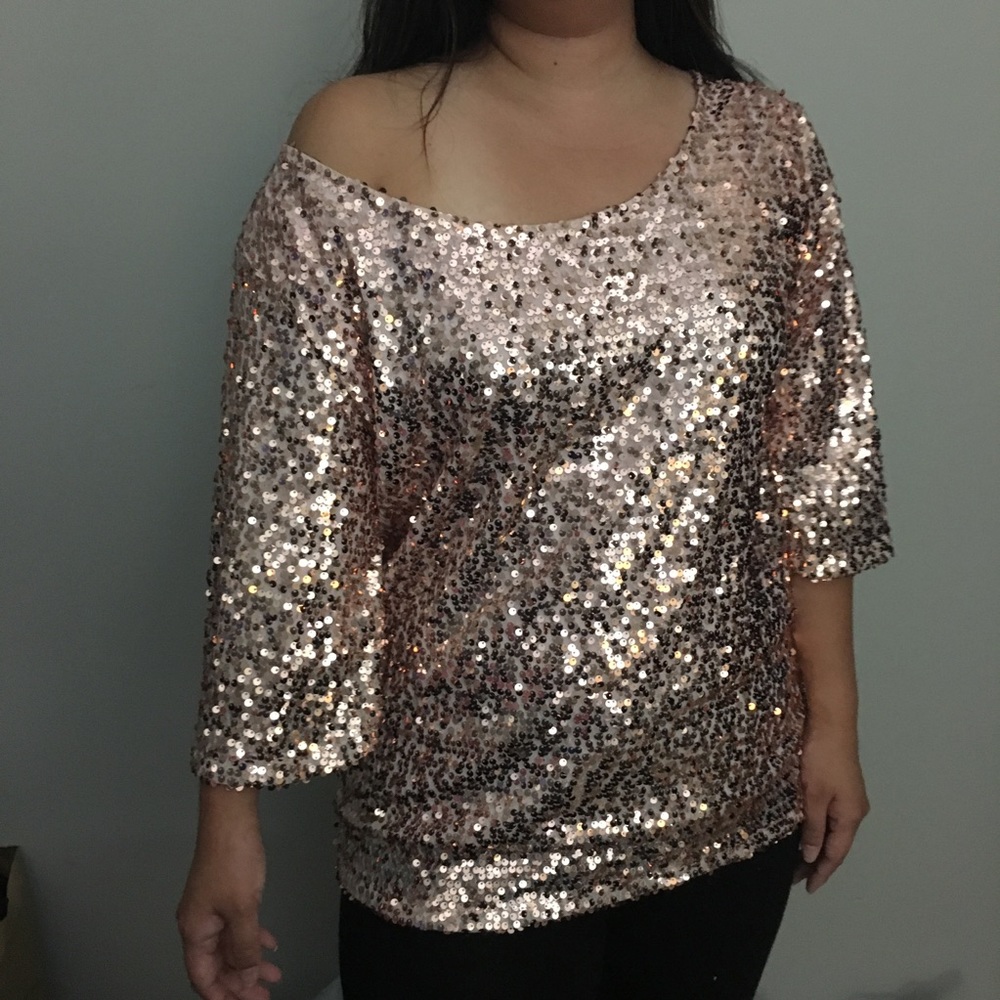 HP🎉Best seller! Rose gold off shoulder sequin top - Picture 4 of 8